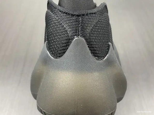 400 ADIDAS YEEZY H68032 0629